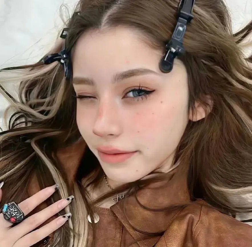 攀岩女孩儿